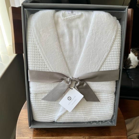 White Hotel Collection Bath Robe - Picture 3 of 6